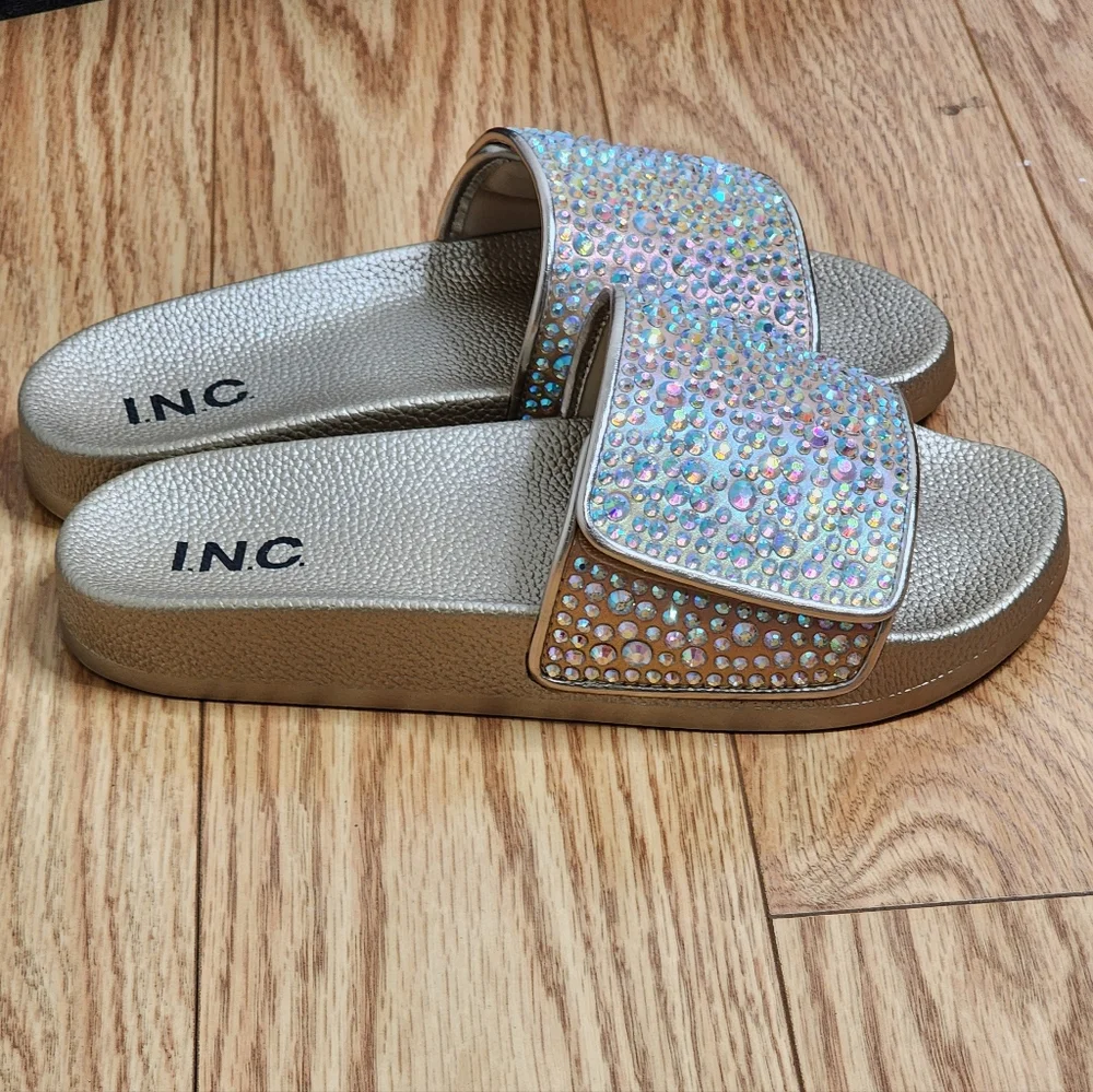 I.N.C. International Concepts Women's Peymin Pool Slides Size 9